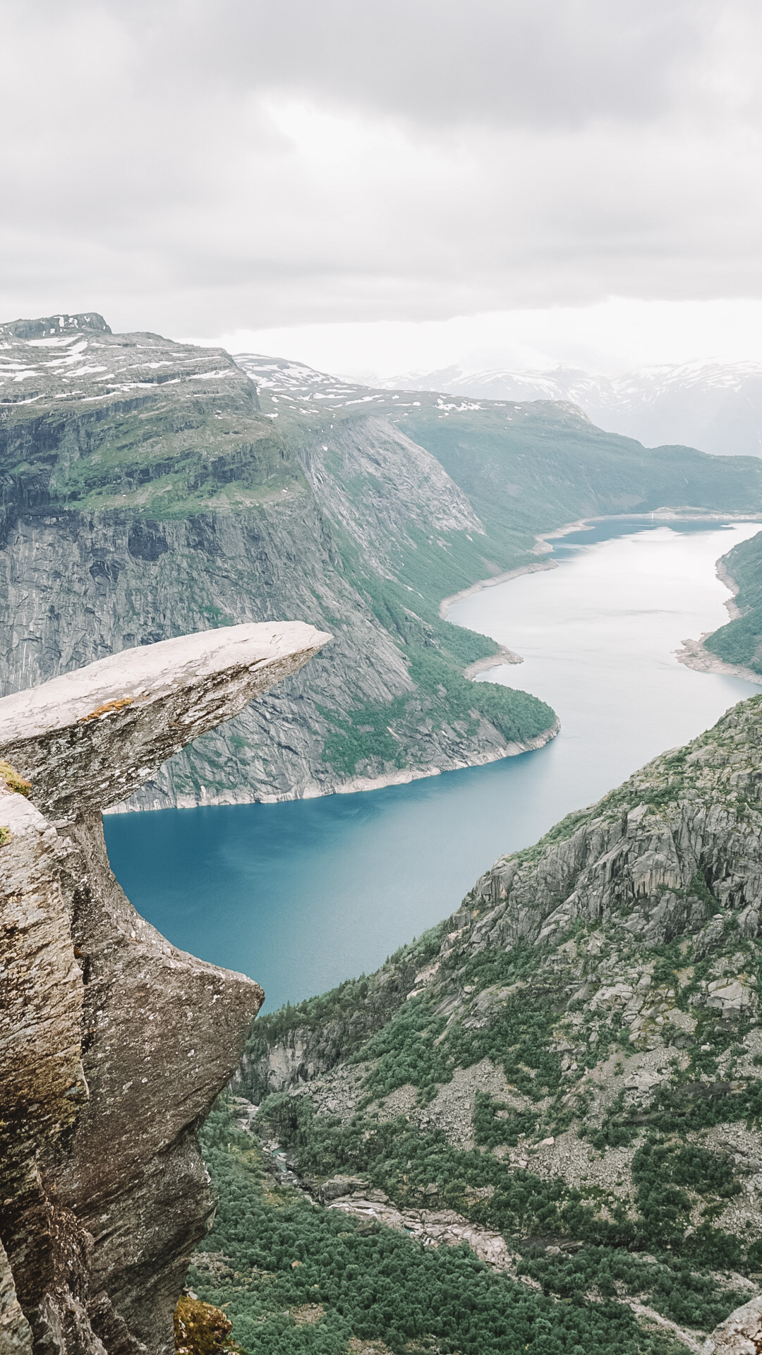 Trolltunga+Hike+Trail+Norway+Hiking+Guide+Trolls+Tongue+Norge+Hardangervidda+Ringdalsvatnet+Lake+Rock+Ledge+View