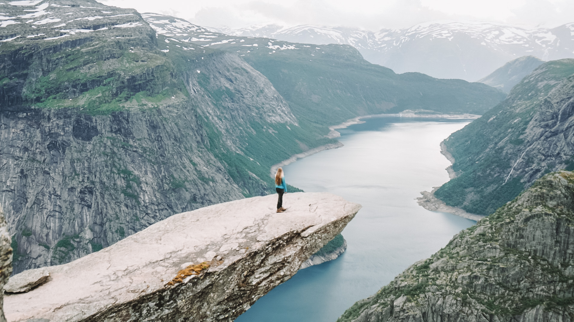 Trolltunga+Hike+Trail+Norway+Hiking+Guide+Trolls+Tongue+Norge+Hardangervidda+Ringdalsvatnet+Lake+Rock+Ledge+View